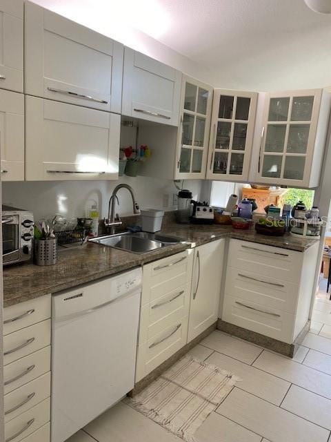 For Rent: $2,340 (3 beds, 2 baths, 1247 Square Feet)