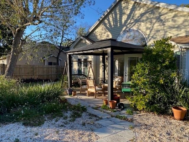 For Rent: $2,340 (3 beds, 2 baths, 1247 Square Feet)