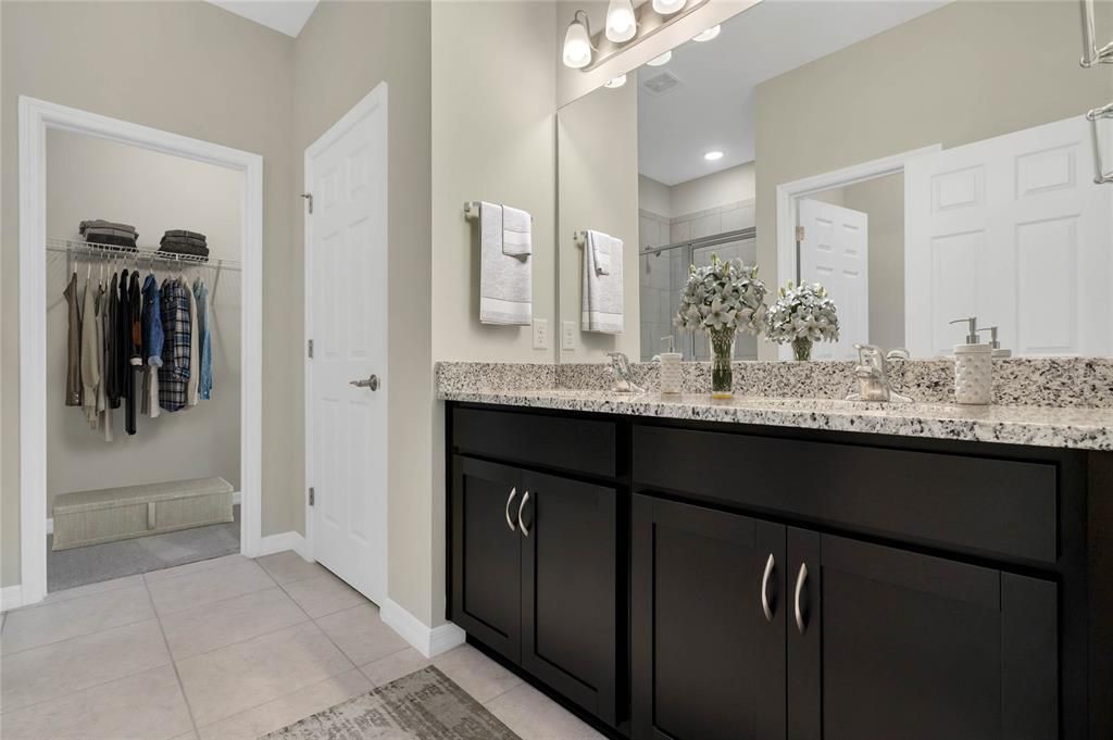 For Sale: $318,990 (4 beds, 3 baths, 2001 Square Feet)