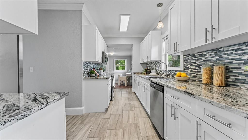На продажу: $339,900 (3 спален, 2 ванн, 1180 Квадратных фут)
