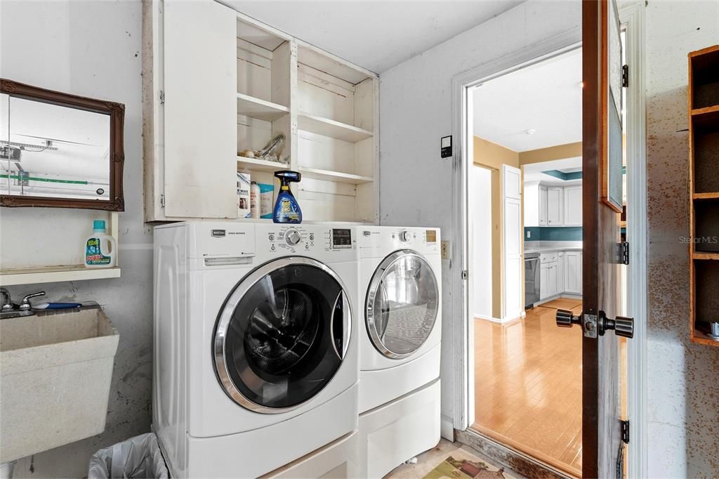 For Sale: $325,000 (2 beds, 2 baths, 1345 Square Feet)