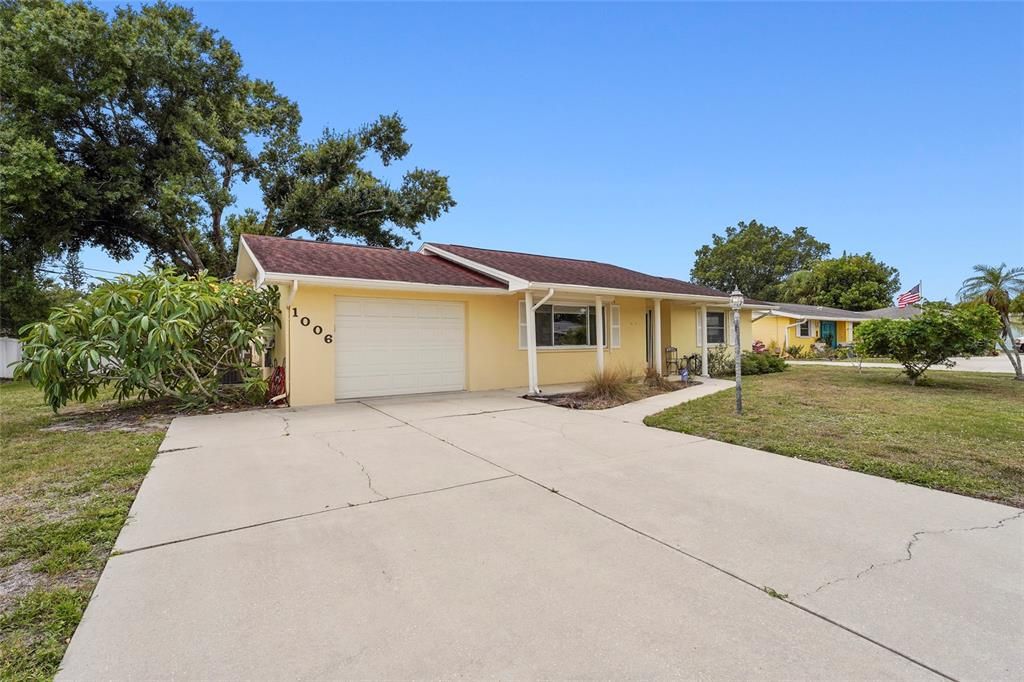 For Sale: $325,000 (2 beds, 2 baths, 1345 Square Feet)