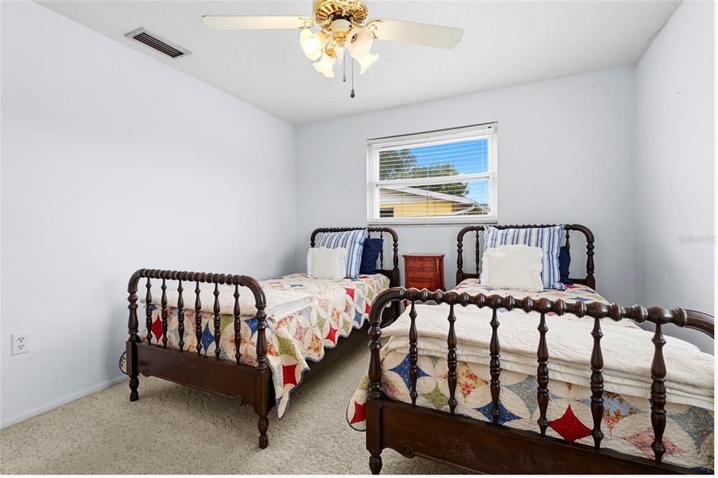 For Sale: $325,000 (2 beds, 2 baths, 1345 Square Feet)