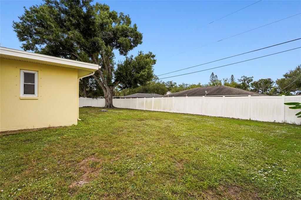 For Sale: $325,000 (2 beds, 2 baths, 1345 Square Feet)