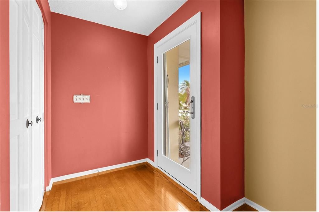 For Sale: $325,000 (2 beds, 2 baths, 1345 Square Feet)