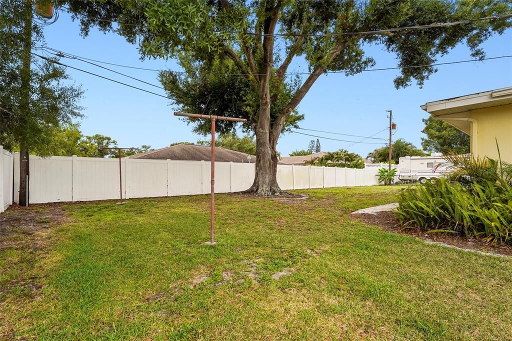 For Sale: $325,000 (2 beds, 2 baths, 1345 Square Feet)
