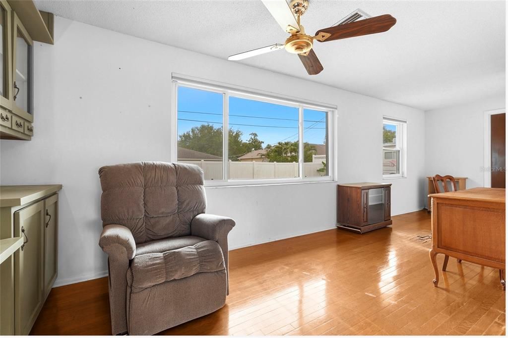 For Sale: $325,000 (2 beds, 2 baths, 1345 Square Feet)