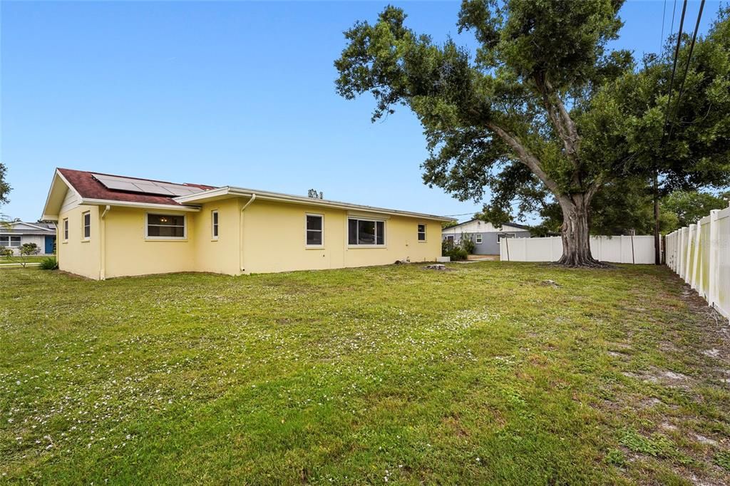 For Sale: $325,000 (2 beds, 2 baths, 1345 Square Feet)