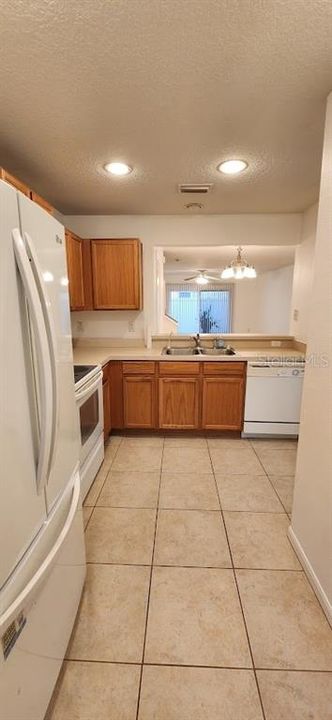 For Sale: $240,000 (2 beds, 1 baths, 1146 Square Feet)