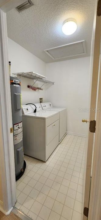 For Sale: $240,000 (2 beds, 1 baths, 1146 Square Feet)