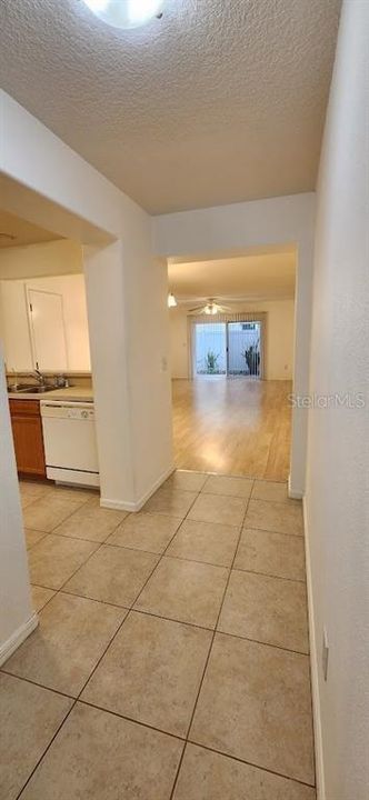 For Sale: $240,000 (2 beds, 1 baths, 1146 Square Feet)