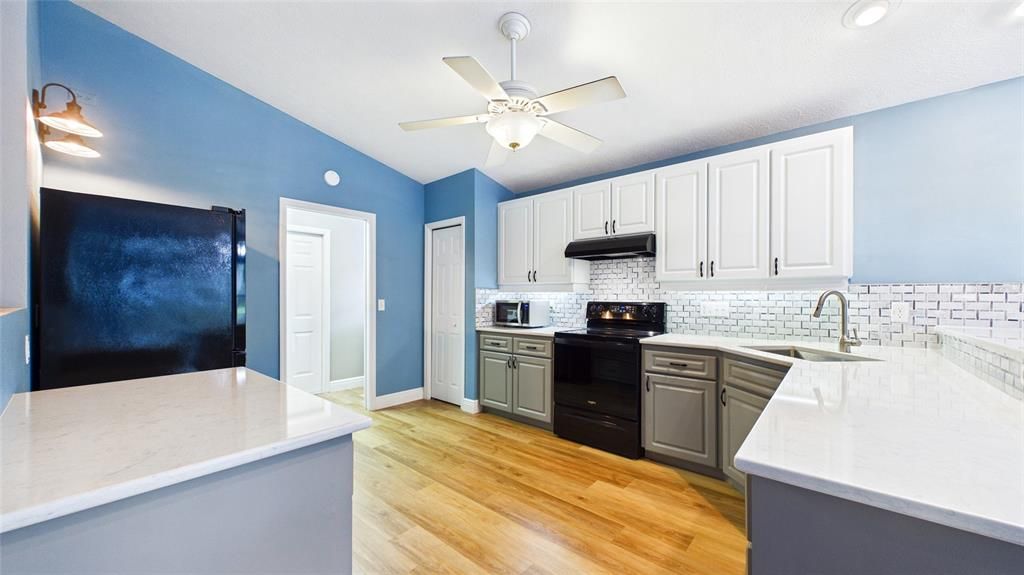 For Rent: $2,200 (3 beds, 2 baths, 1579 Square Feet)
