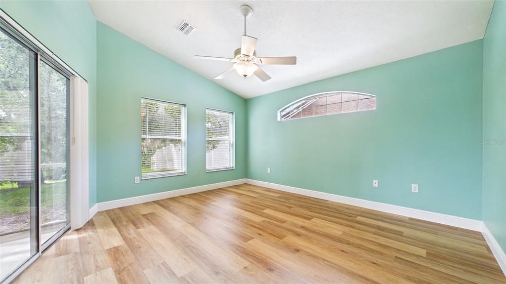 For Rent: $2,200 (3 beds, 2 baths, 1579 Square Feet)