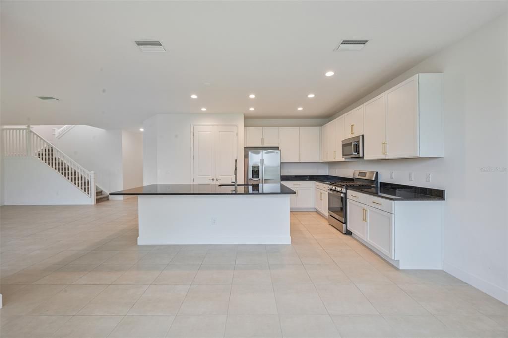 For Sale: $599,000 (5 beds, 4 baths, 3251 Square Feet)