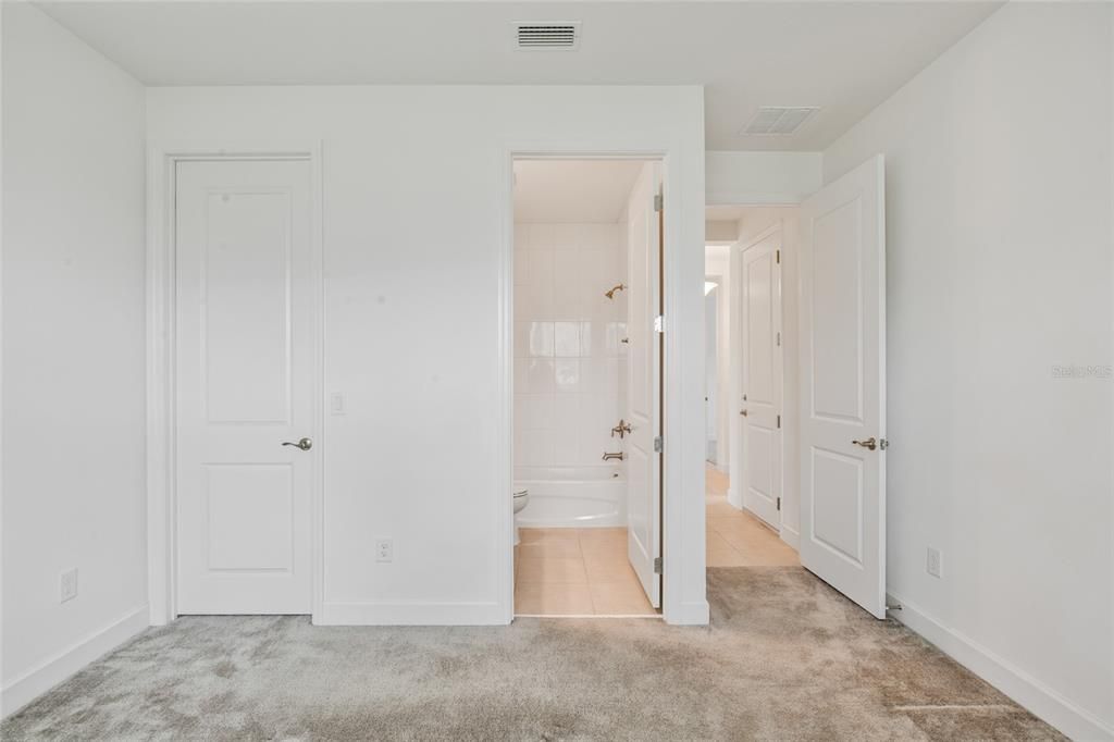 For Sale: $599,000 (5 beds, 4 baths, 3251 Square Feet)