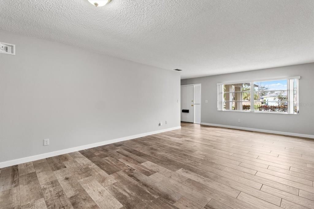 For Sale: $298,000 (3 beds, 2 baths, 1952 Square Feet)
