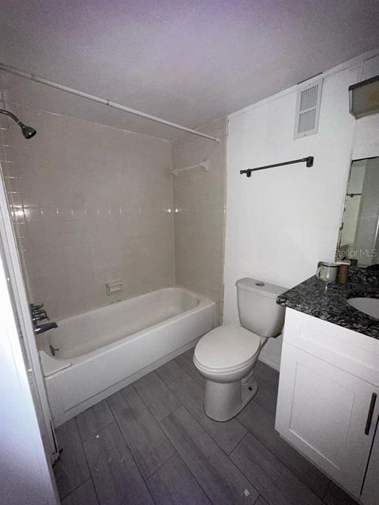 For Rent: $1,325 (2 beds, 2 baths, 897 Square Feet)