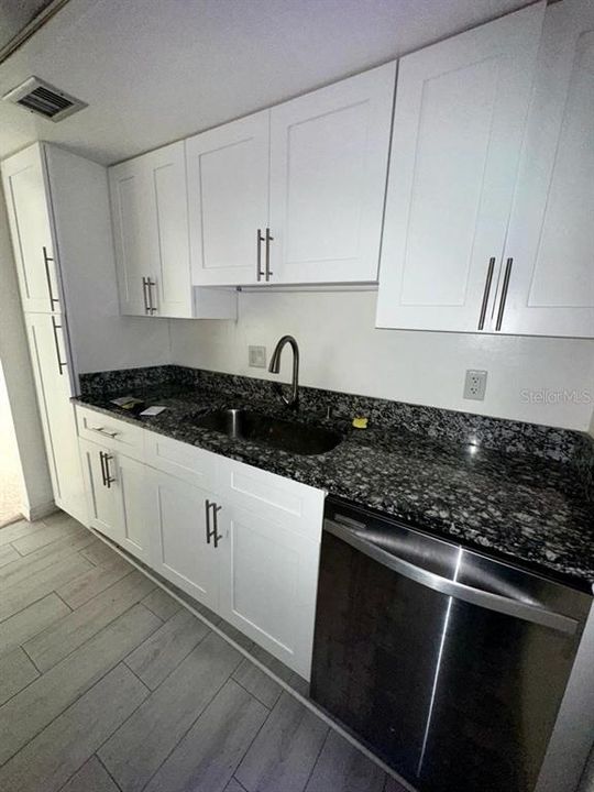 For Rent: $1,325 (2 beds, 2 baths, 897 Square Feet)