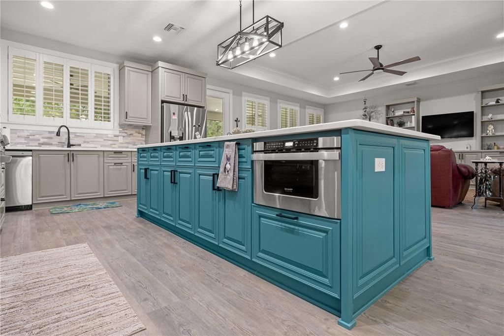 En Venta: $680,000 (3 camas, 2 baños, 2370 Pies cuadrados)