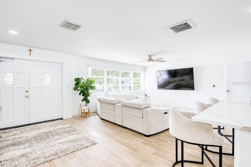 For Sale: $949,000 (3 beds, 2 baths, 1605 Square Feet)