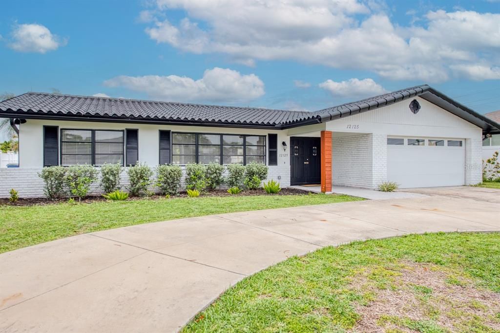 For Sale: $949,000 (3 beds, 2 baths, 1605 Square Feet)