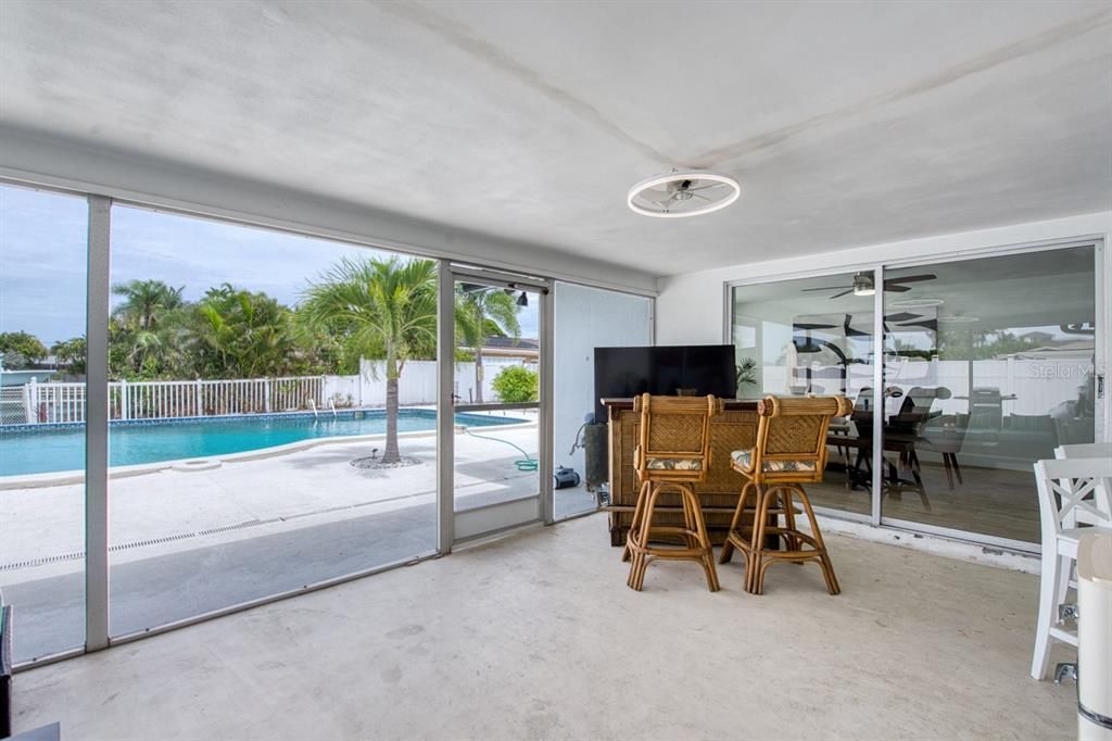 For Sale: $949,000 (3 beds, 2 baths, 1605 Square Feet)