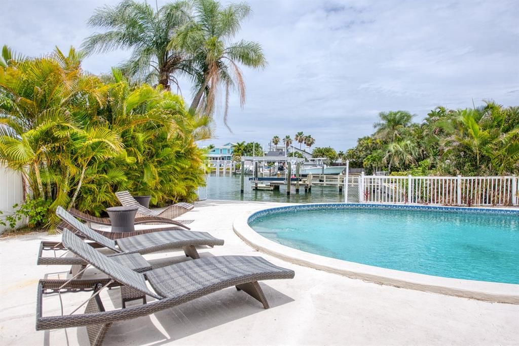 For Sale: $949,000 (3 beds, 2 baths, 1605 Square Feet)