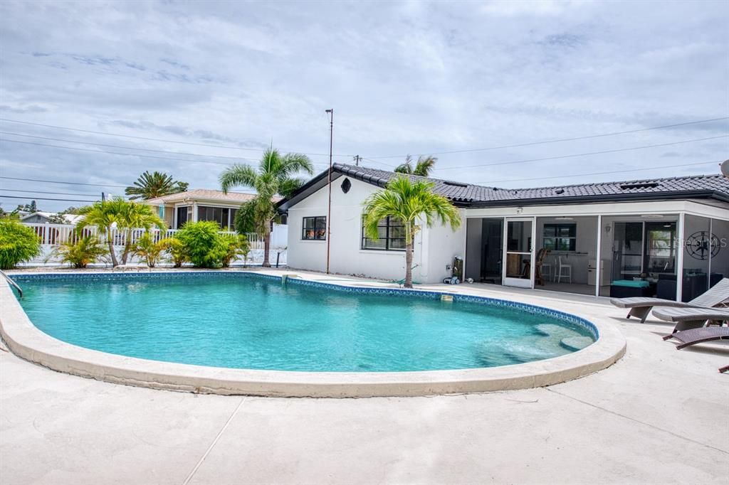 For Sale: $949,000 (3 beds, 2 baths, 1605 Square Feet)