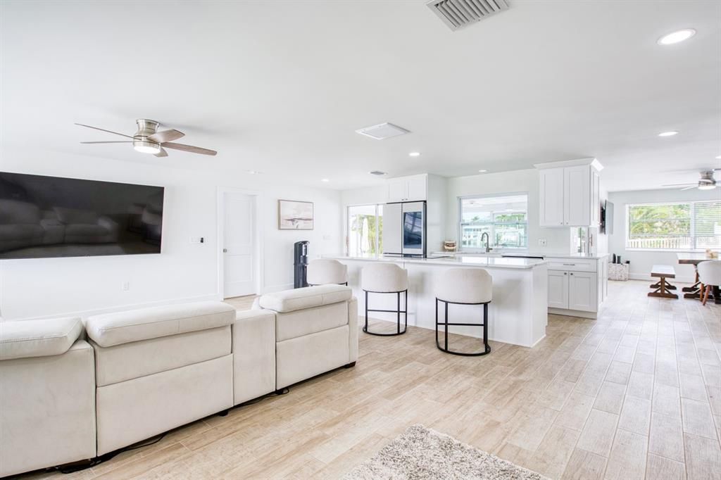 For Sale: $949,000 (3 beds, 2 baths, 1605 Square Feet)