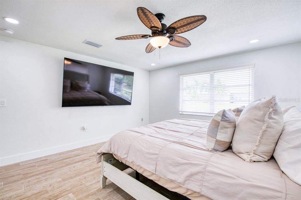 For Sale: $949,000 (3 beds, 2 baths, 1605 Square Feet)