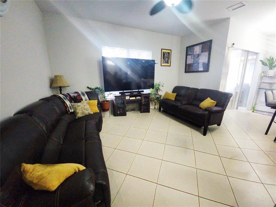 For Sale: $410,000 (4 beds, 2 baths, 1854 Square Feet)