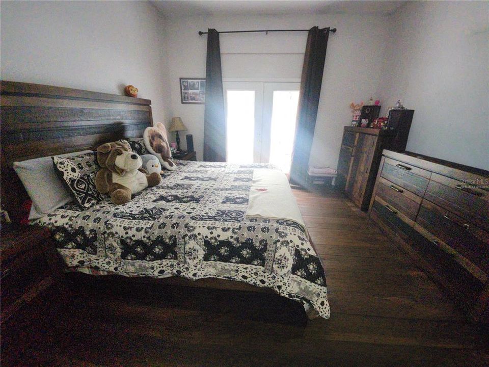 For Sale: $410,000 (4 beds, 2 baths, 1854 Square Feet)