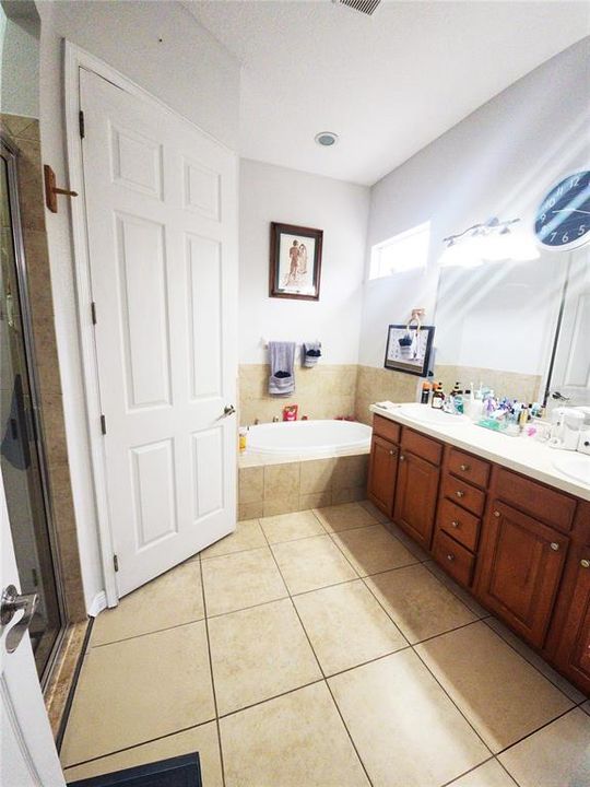 For Sale: $410,000 (4 beds, 2 baths, 1854 Square Feet)