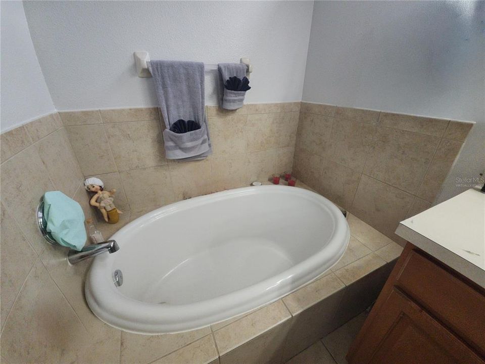 For Sale: $410,000 (4 beds, 2 baths, 1854 Square Feet)