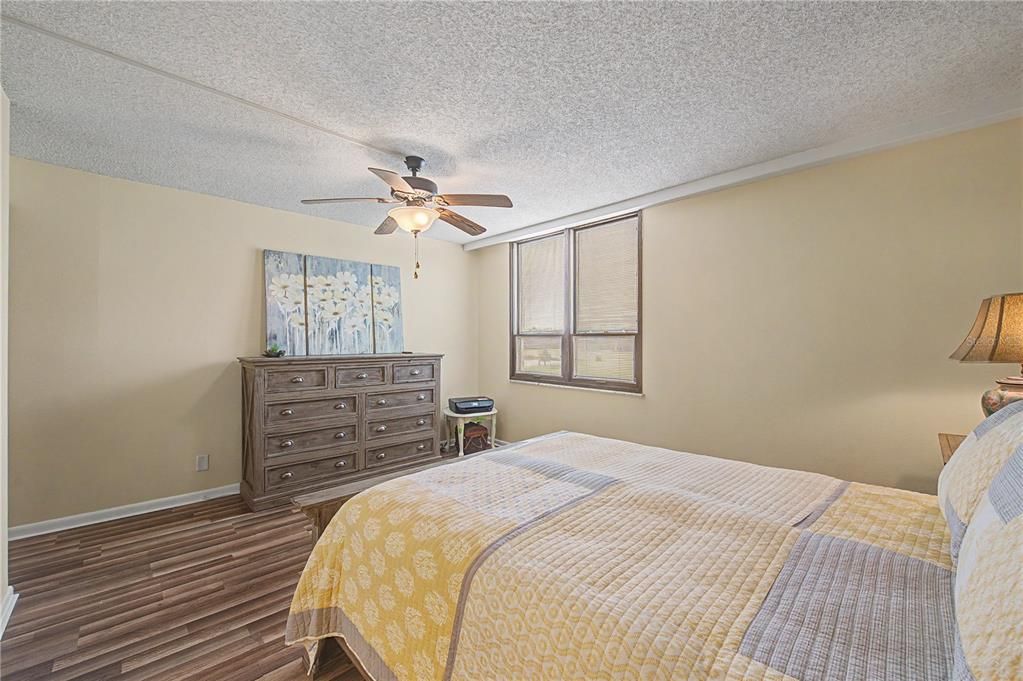 For Sale: $189,900 (2 beds, 2 baths, 1050 Square Feet)