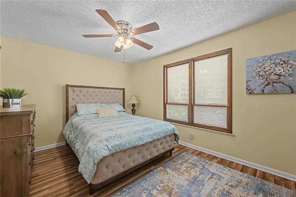 For Sale: $189,900 (2 beds, 2 baths, 1050 Square Feet)