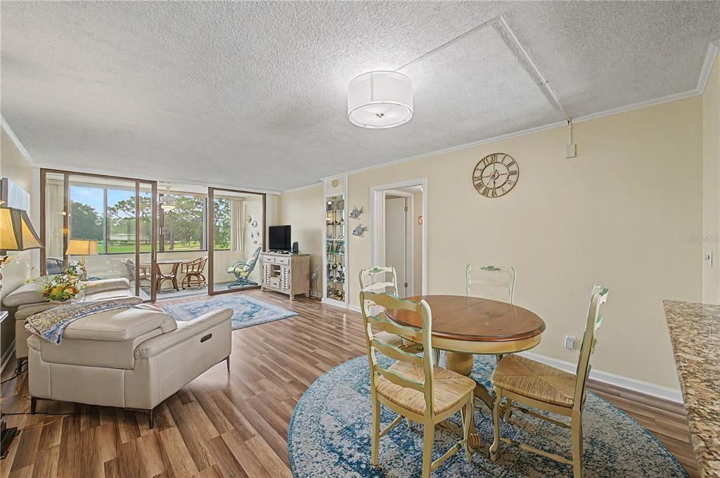 For Sale: $189,900 (2 beds, 2 baths, 1050 Square Feet)