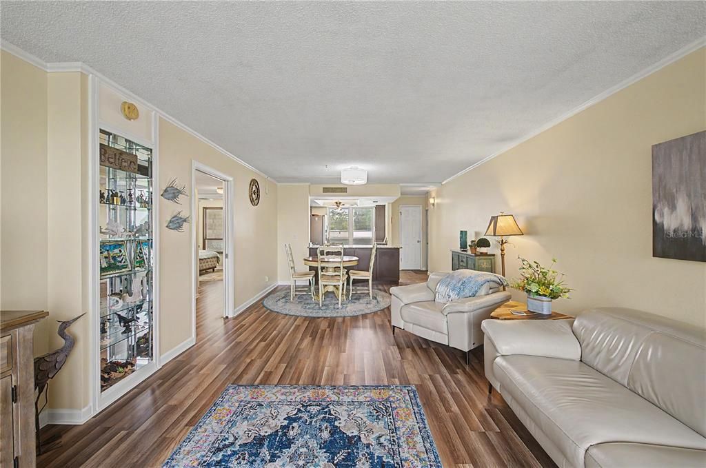 For Sale: $189,900 (2 beds, 2 baths, 1050 Square Feet)