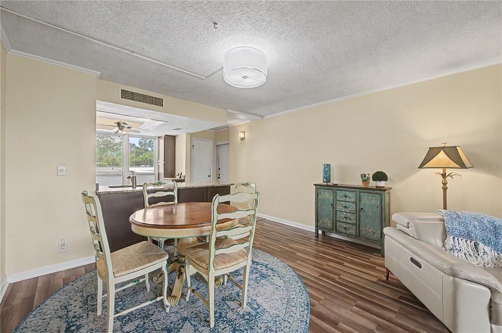 For Sale: $189,900 (2 beds, 2 baths, 1050 Square Feet)