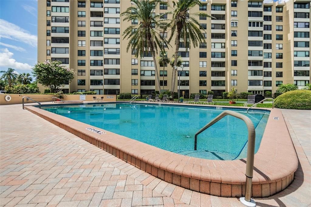 For Sale: $189,900 (2 beds, 2 baths, 1050 Square Feet)