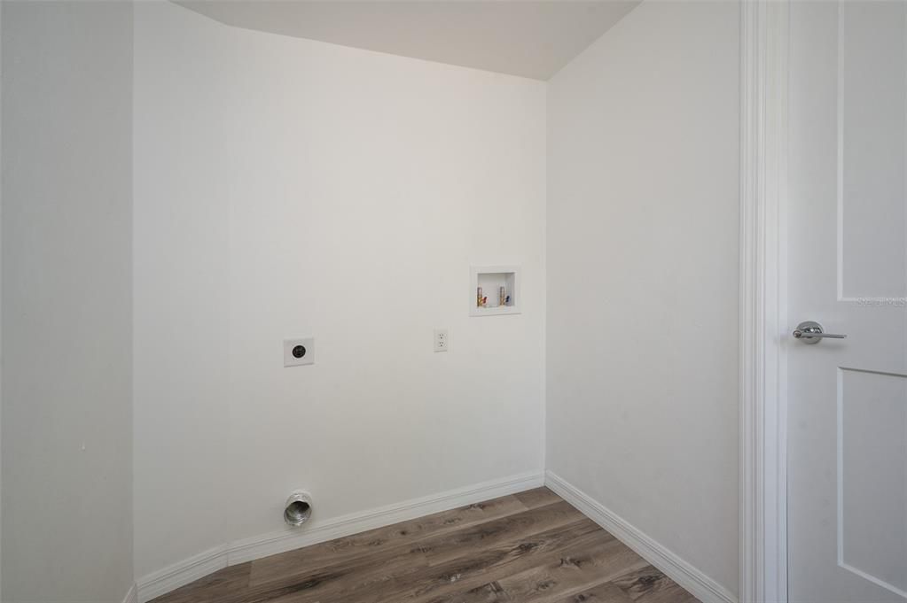 For Sale: $289,500 (4 beds, 3 baths, 1418 Square Feet)