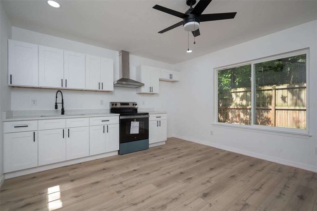 For Sale: $289,500 (4 beds, 3 baths, 1418 Square Feet)