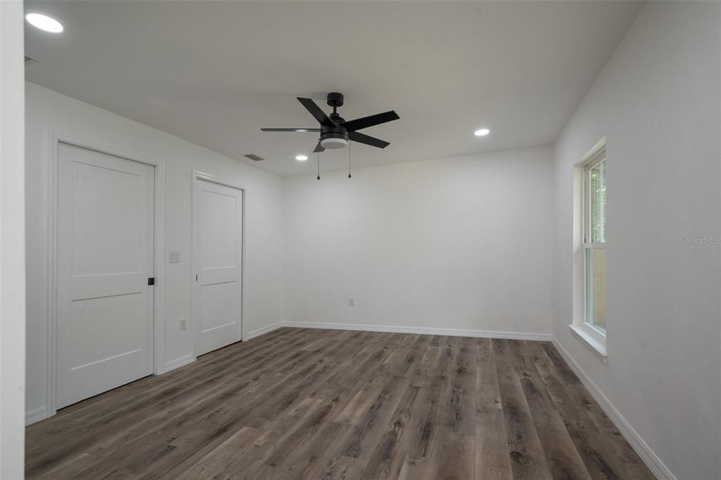 For Sale: $289,500 (4 beds, 3 baths, 1418 Square Feet)
