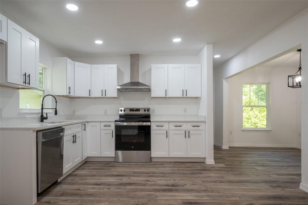 For Sale: $289,500 (4 beds, 3 baths, 1418 Square Feet)