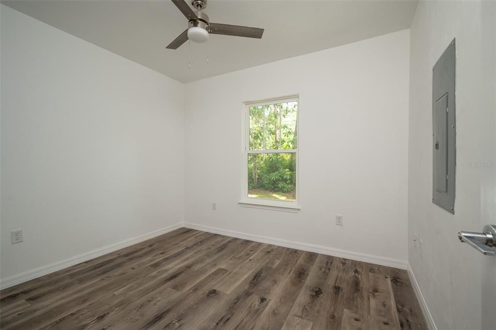 For Sale: $289,500 (4 beds, 3 baths, 1418 Square Feet)