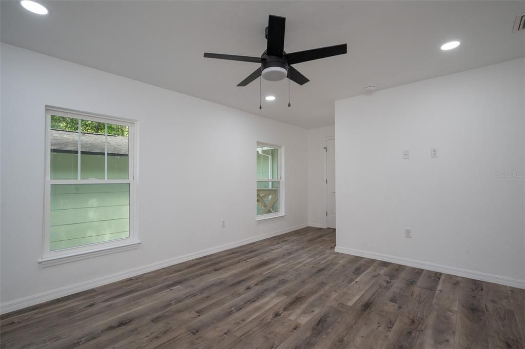 For Sale: $289,500 (4 beds, 3 baths, 1418 Square Feet)