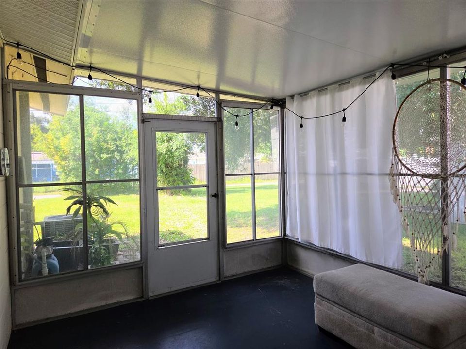 For Rent: $1,800 (2 beds, 1 baths, 756 Square Feet)