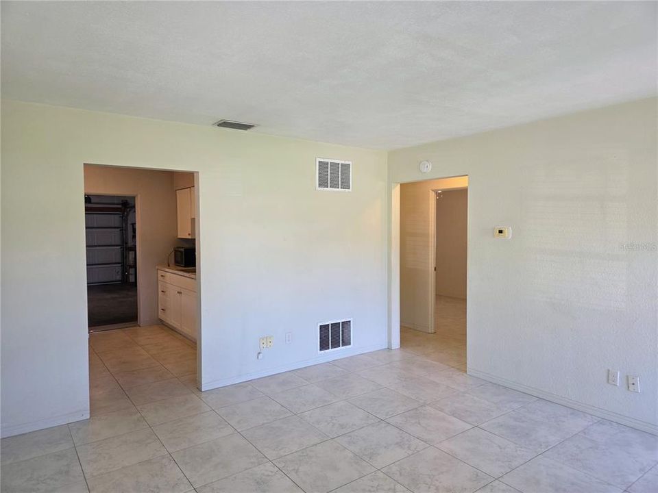 For Rent: $1,800 (2 beds, 1 baths, 756 Square Feet)