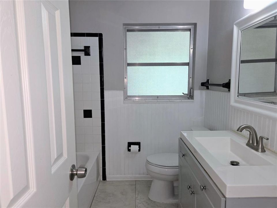 For Rent: $1,800 (2 beds, 1 baths, 756 Square Feet)