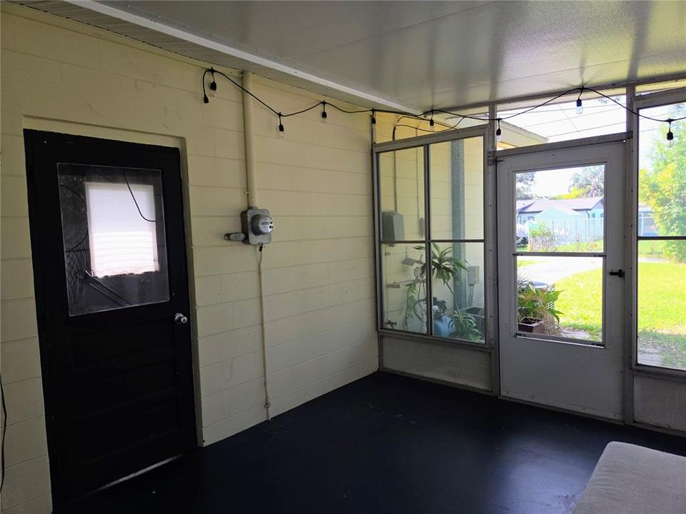 For Rent: $1,800 (2 beds, 1 baths, 756 Square Feet)